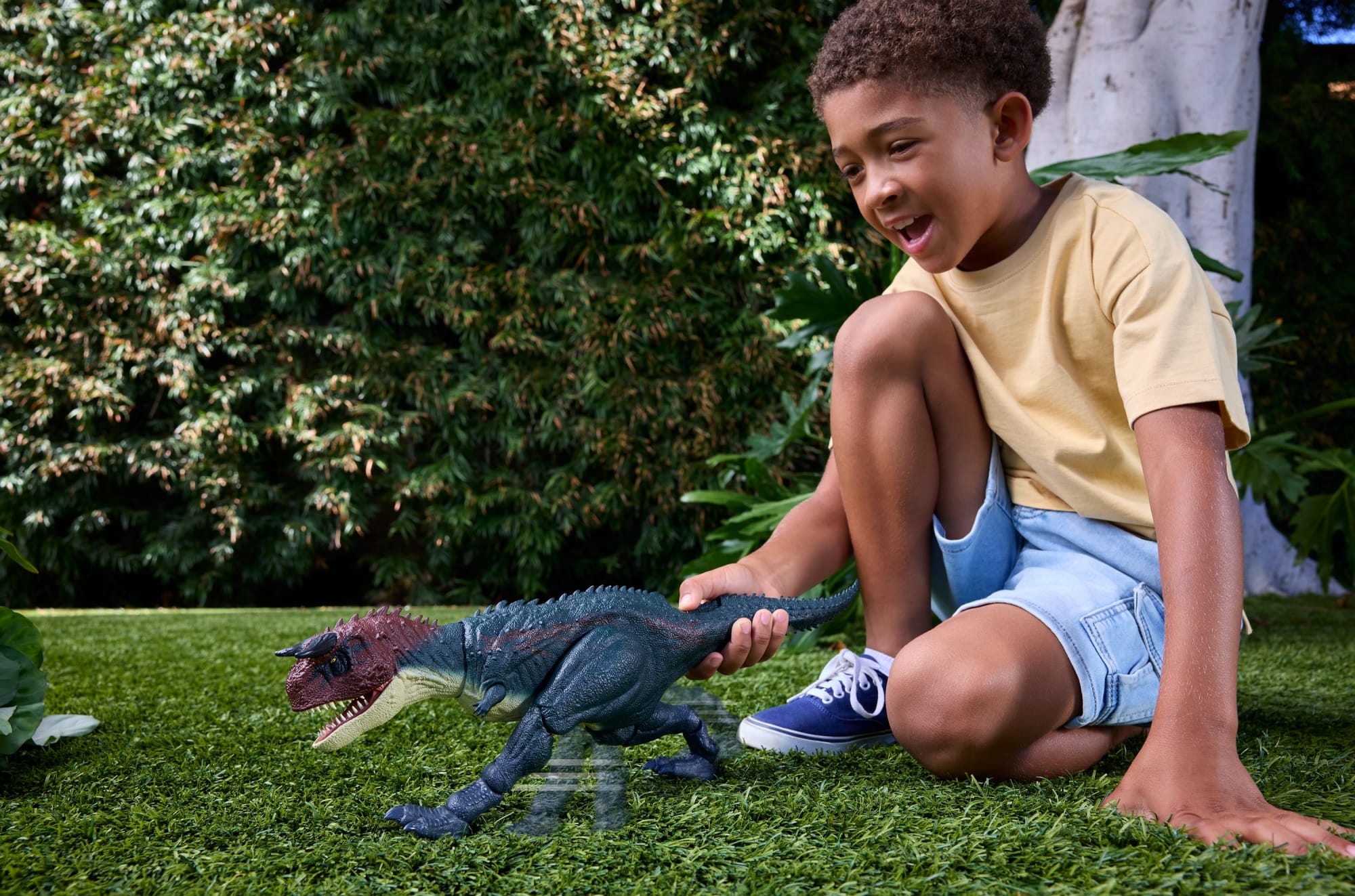 Jurassic World Charge N Chomp Carnotaurus Running Roaring Dinosaur Action Figure, Digital Play