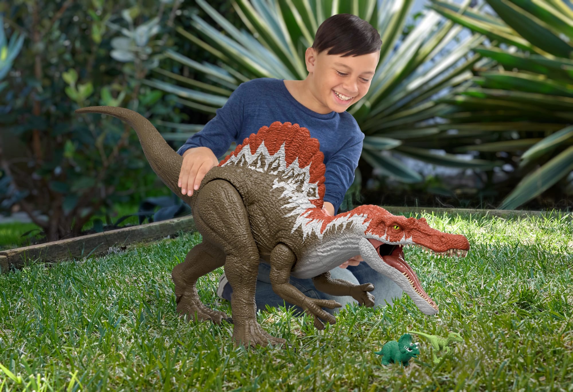 Jurassic World Super Colossal Spinosaurus Pack, 36 inch Long Dinosaur Toy & 2 Mini Figures