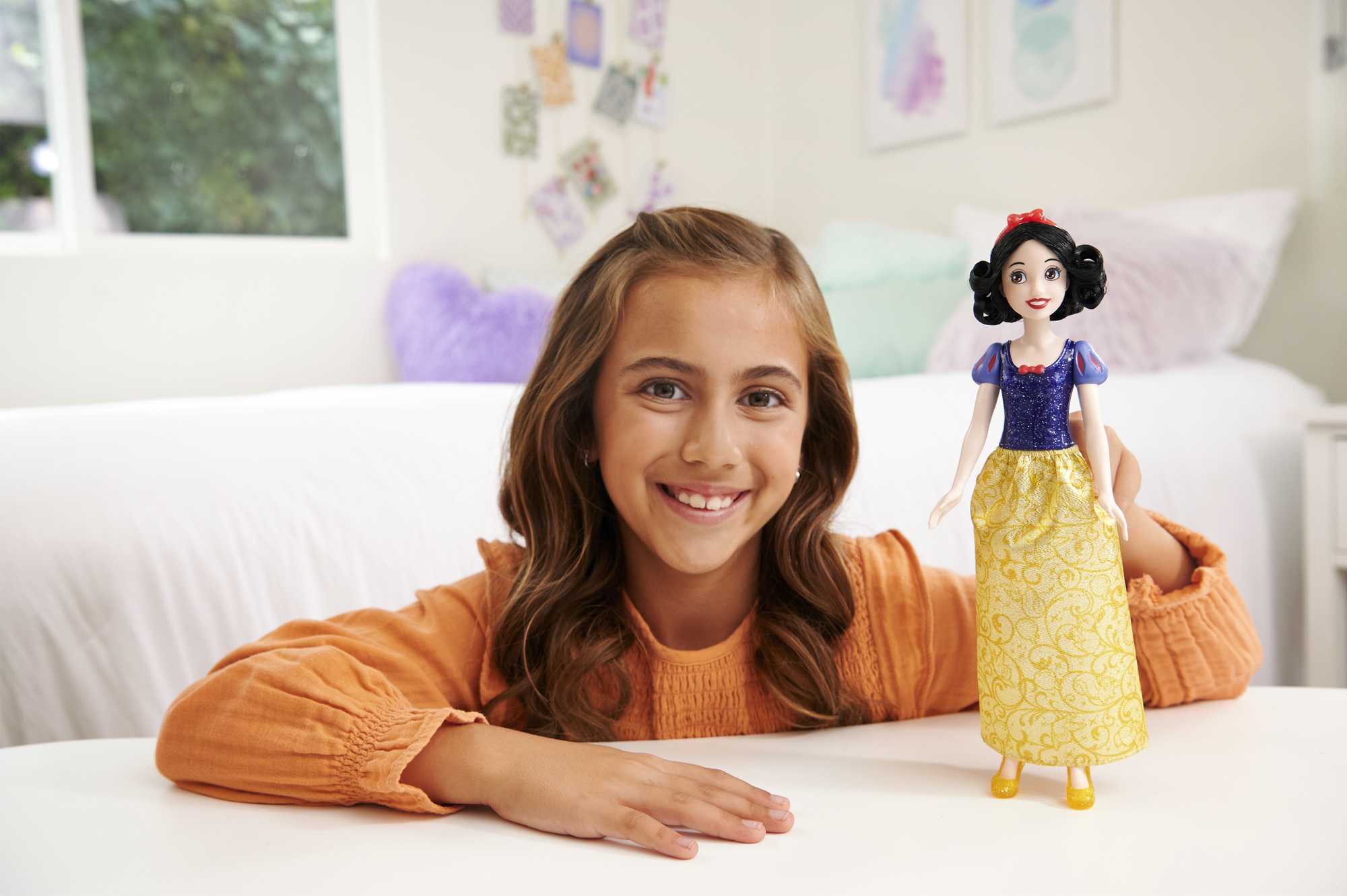 Disney Princess Snow White Doll With Sparkling Fashion & Accessories, Inspired By Disney Movie