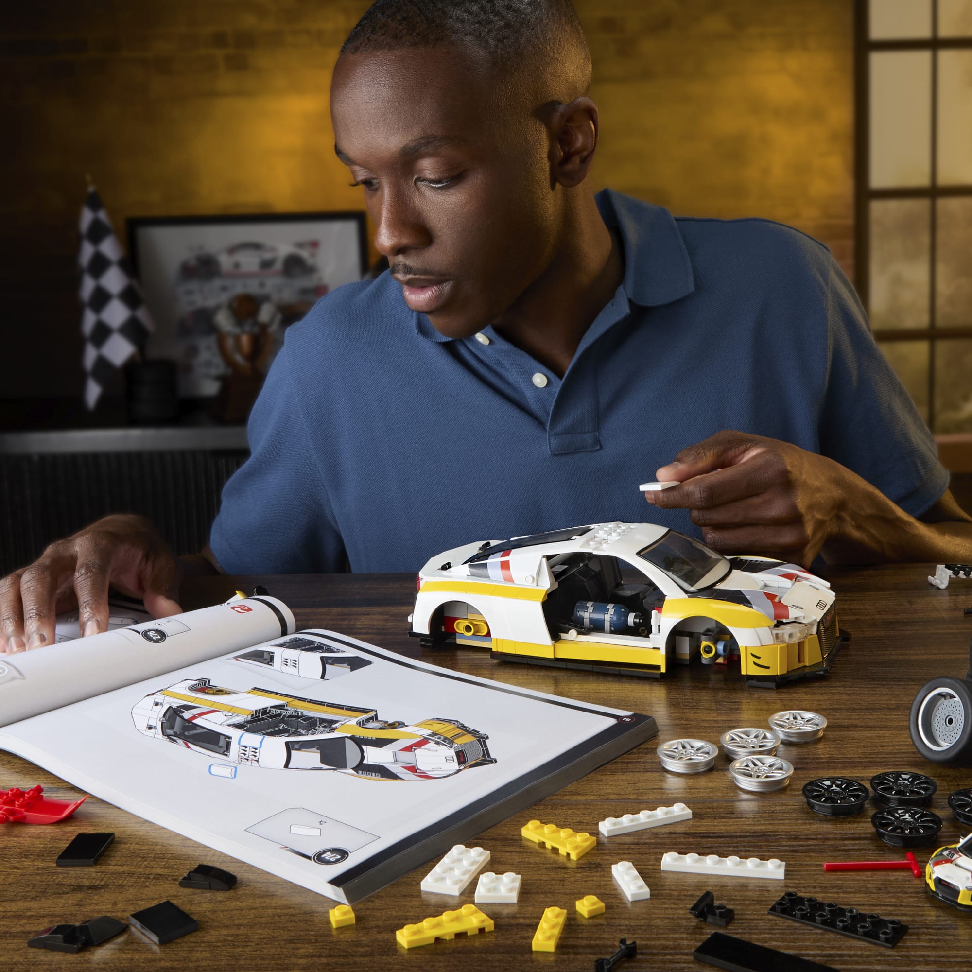 Mattel Brick Shop Hot Wheels ‘15 Audi R8 Lms Building Toy Kit (820 Pieces), For Collectors