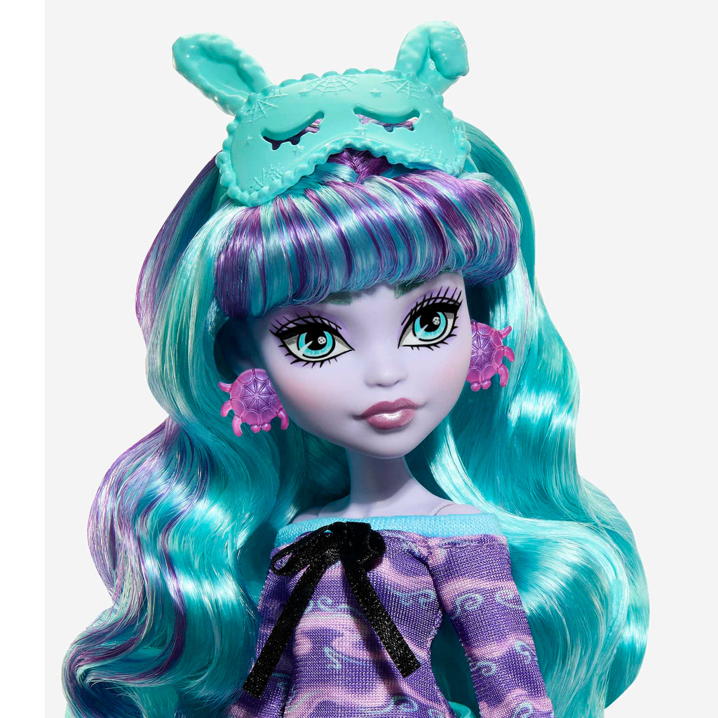 Monster High Doll And Sleepover Accessories, Twyla, Creepover Party