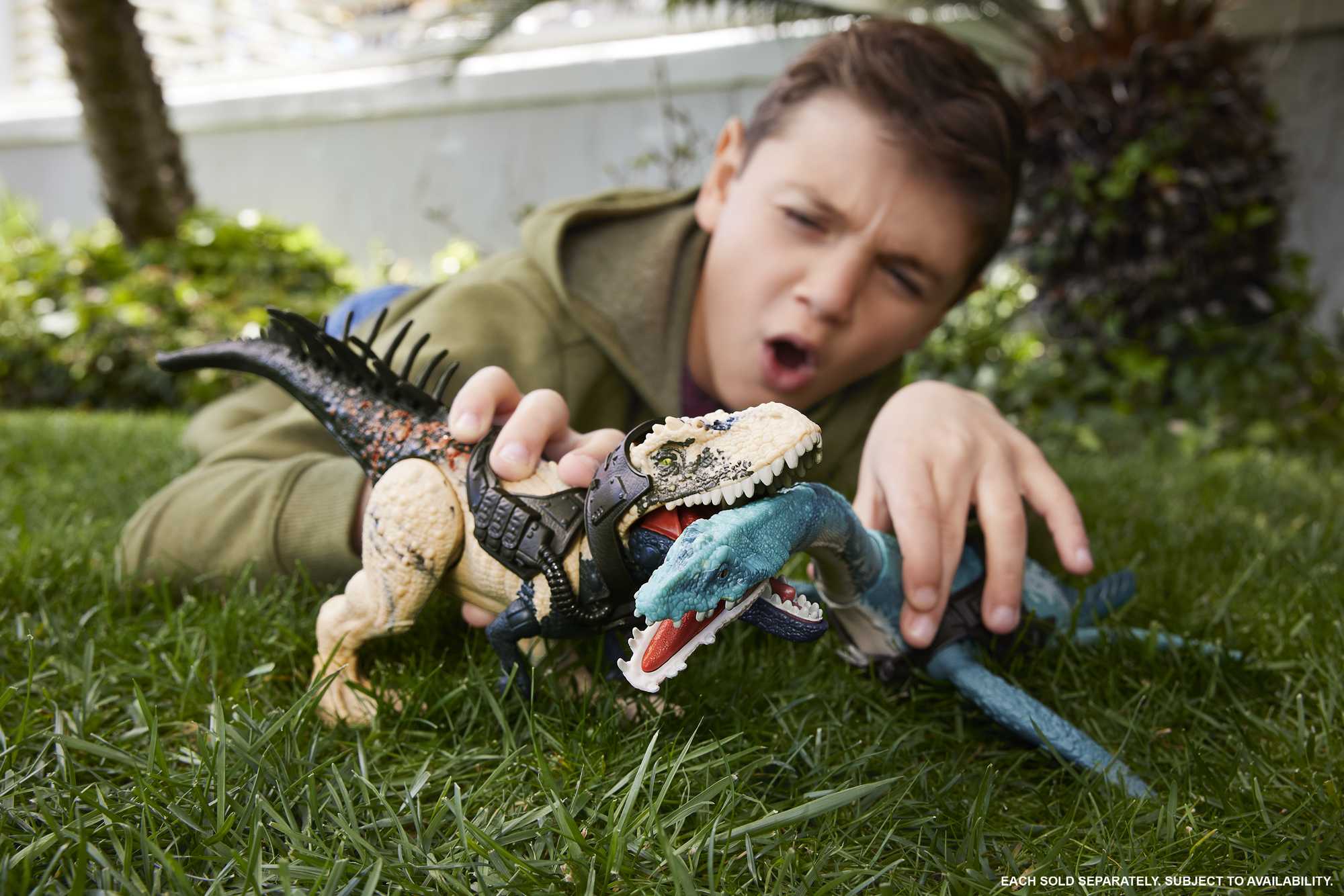 Jurassic World: Chaos Theory Gigantic Trackers Dinosaur Action Figure, Large Species With 2 Rampage Attacks