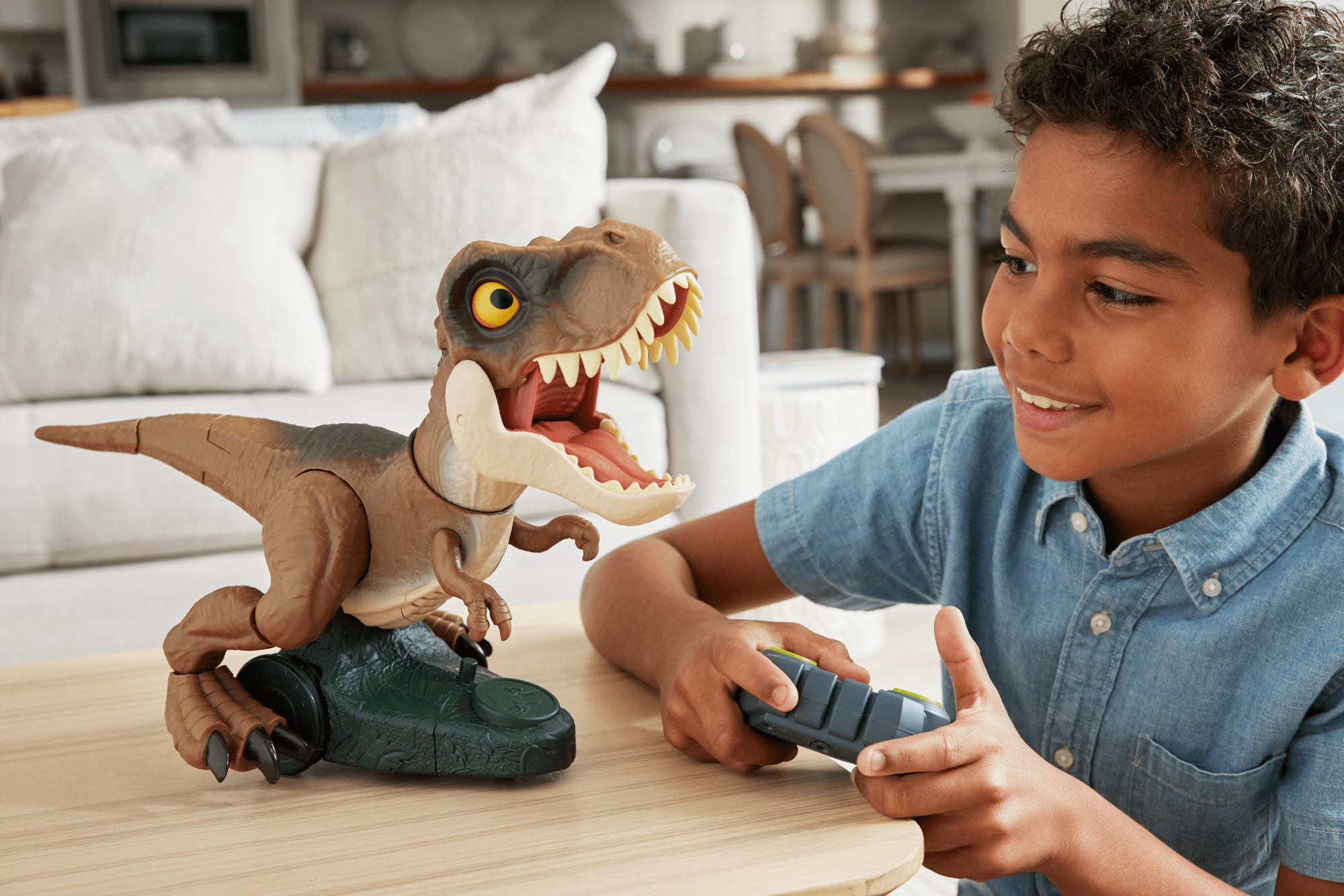 Jurassic World Roarin’ Frenzy T Rex RC Toy, Motorized Remote Control Tyrannosaurus Rex Dinosaur